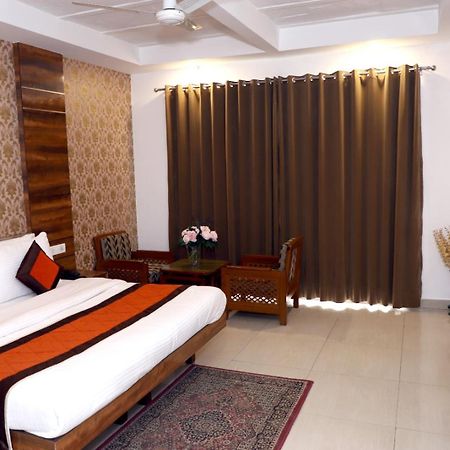 Airport Hotel New Delhi Exterior photo
