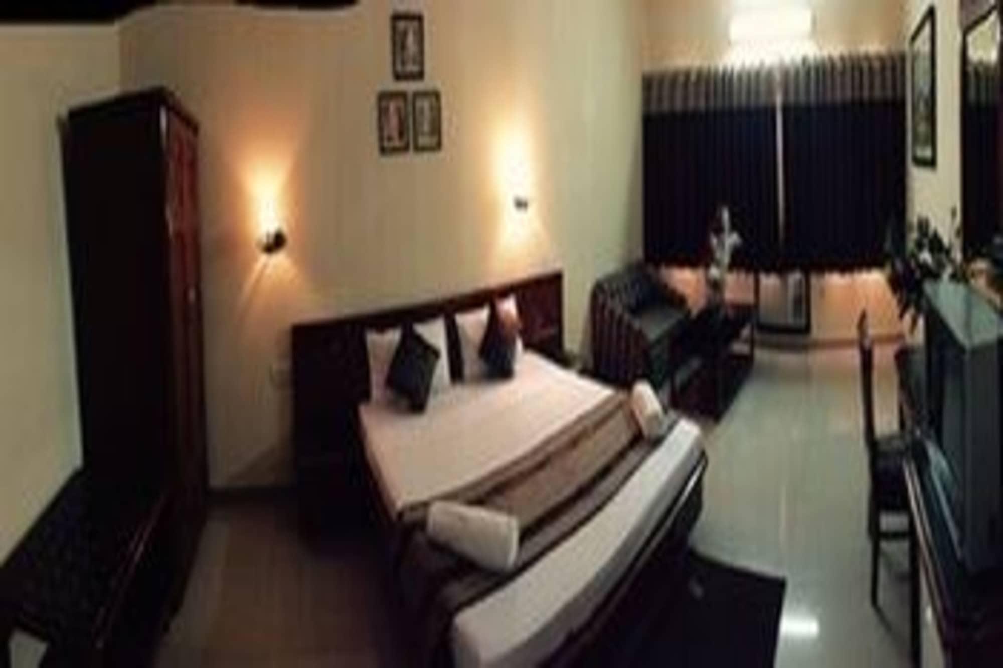 Airport Hotel New Delhi Exterior photo