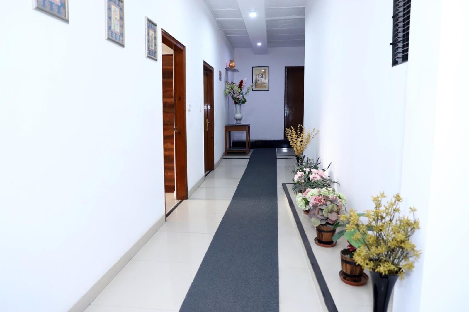 Airport Hotel New Delhi Exterior photo