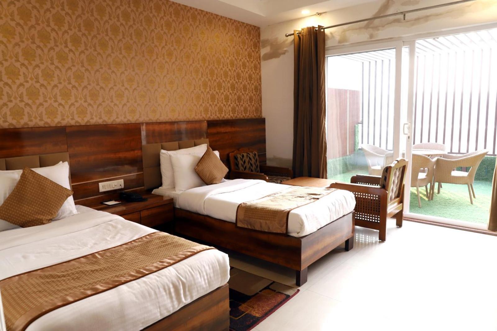 Airport Hotel New Delhi Exterior photo